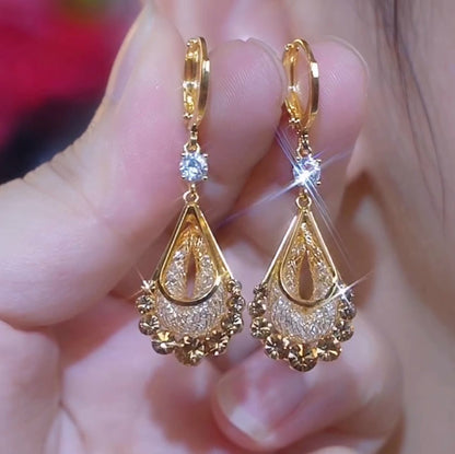 ✨【2 pares】Elegantes pendientes de oro con diamantes brillantes