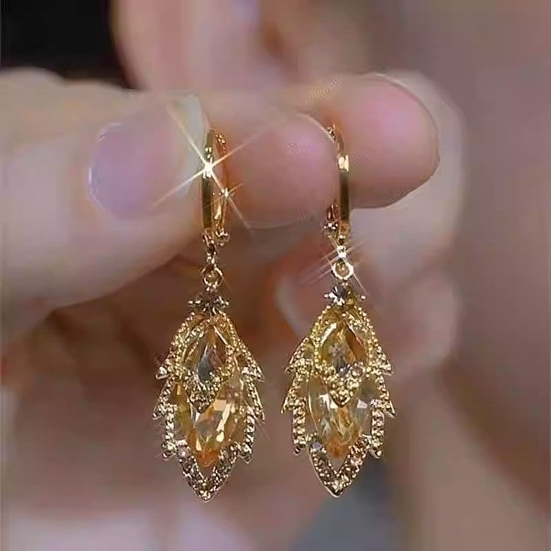 ✨【2 pares】Elegantes pendientes de oro con diamantes brillantes